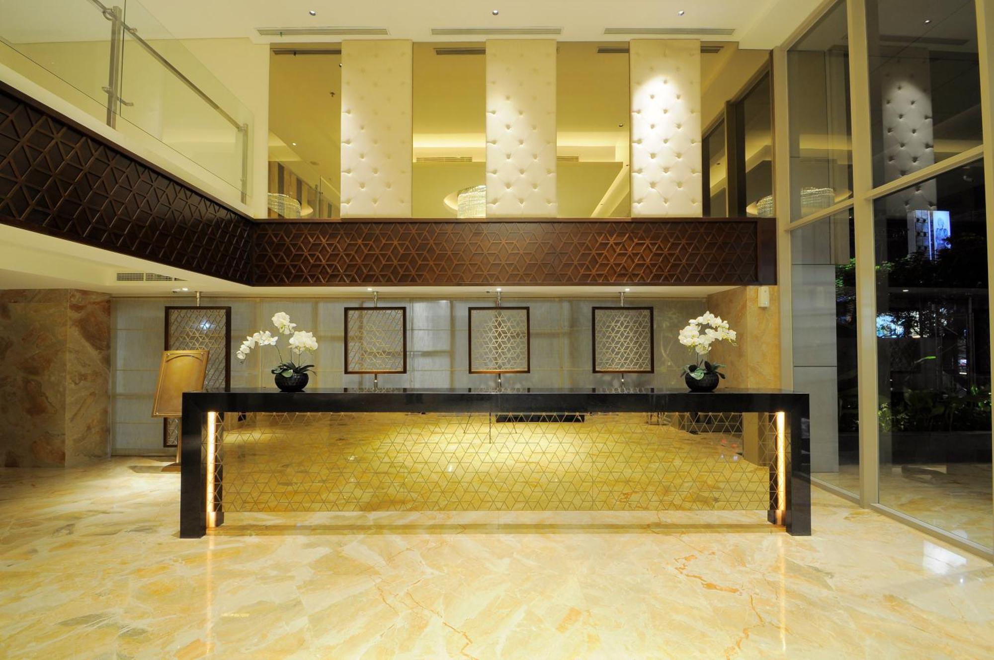 Louis Kienne Hotel Pandanaran Semarang Zewnętrze zdjęcie