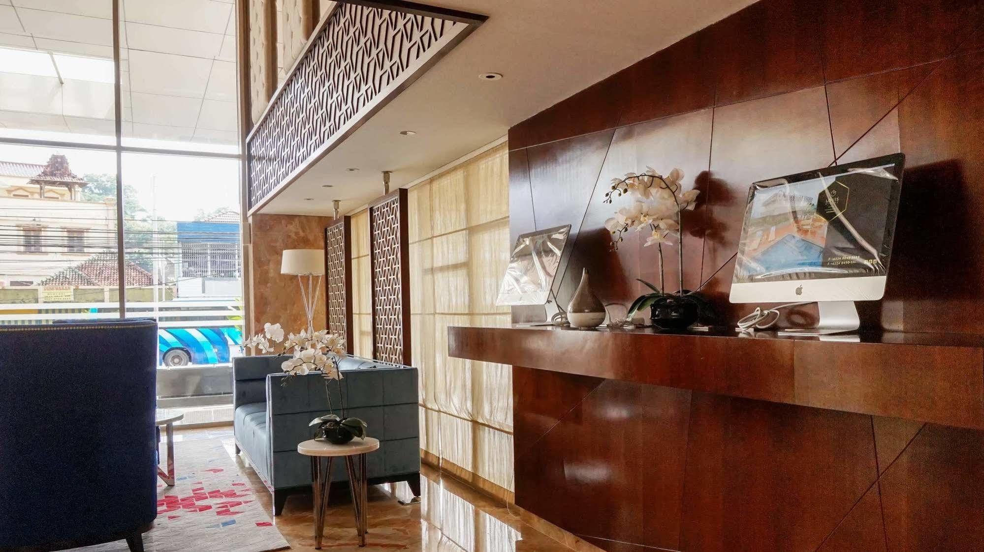Louis Kienne Hotel Pandanaran Semarang Zewnętrze zdjęcie