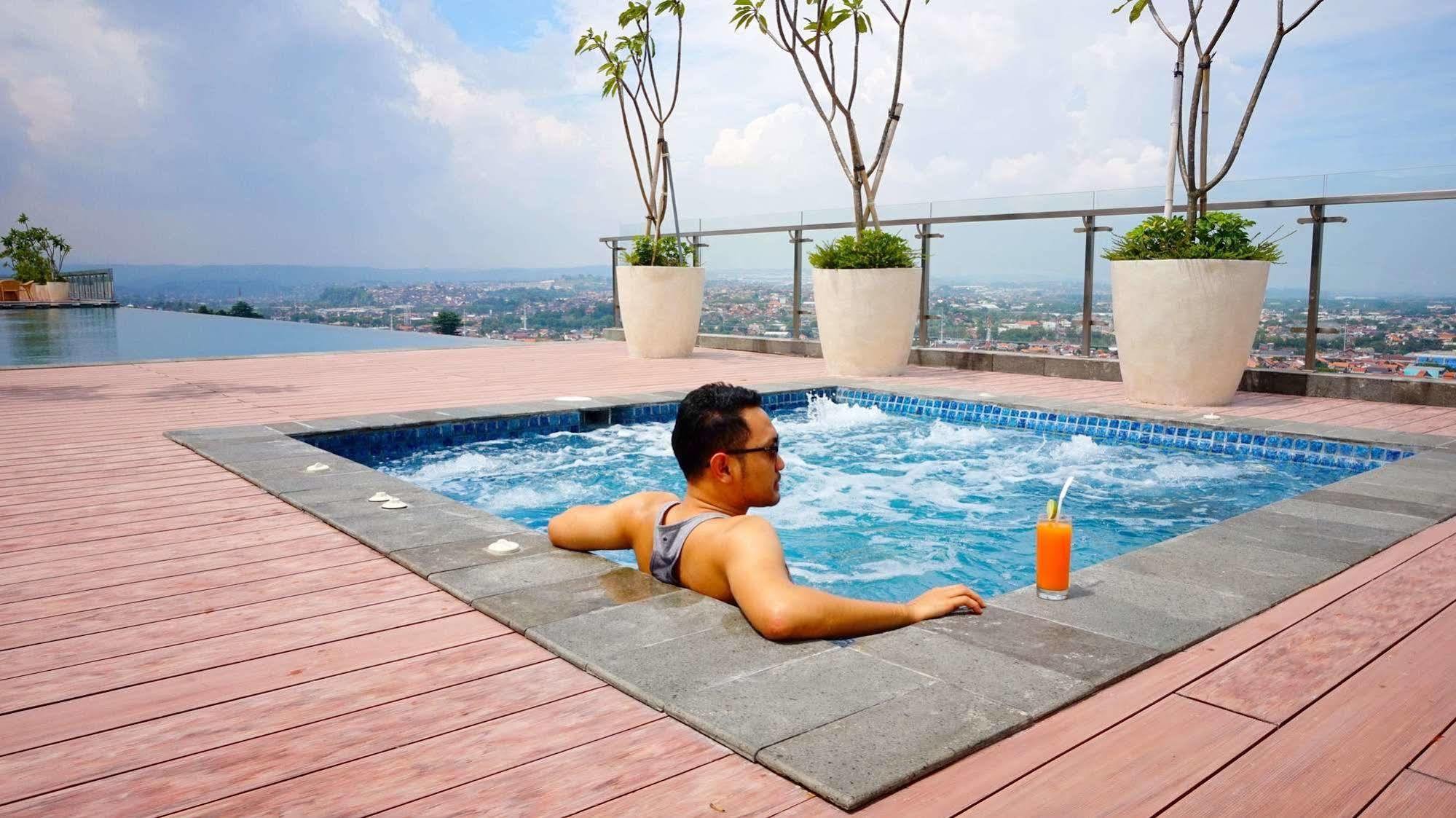 Louis Kienne Hotel Pandanaran Semarang Zewnętrze zdjęcie