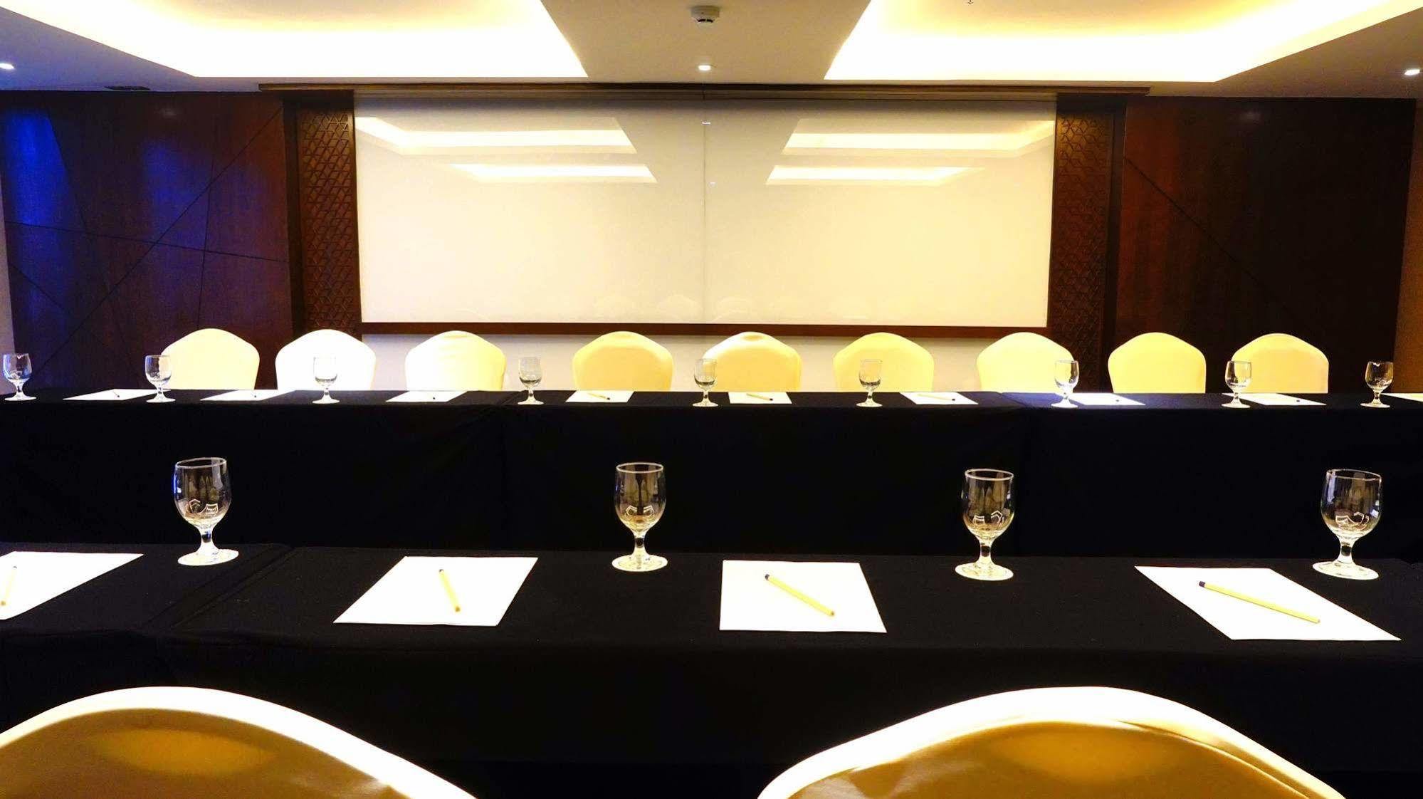 Louis Kienne Hotel Pandanaran Semarang Zewnętrze zdjęcie